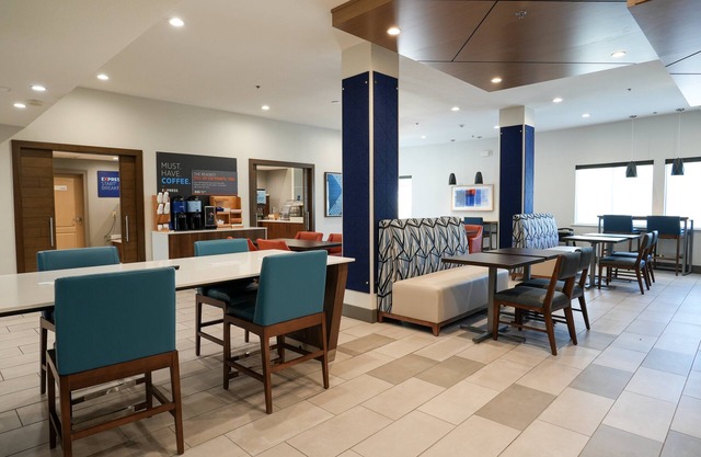Holiday Inn Express & Suites Dallas Southwest-Cedar Hill by IHG