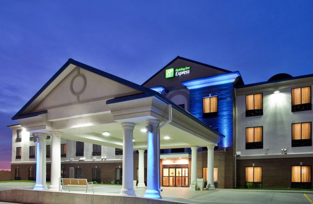 Holiday Inn Express & Suites McPherson by IHG
