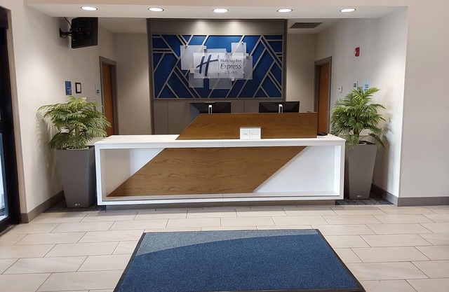 Holiday Inn Express & Suites Antigo by IHG
