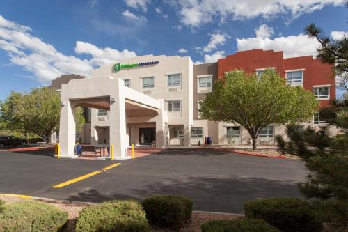 Holiday Inn Express & Suites