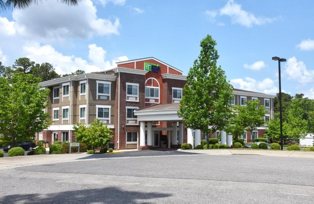 Holiday Inn Express & Suites Southern Pines-Pinehurst Area by IHG