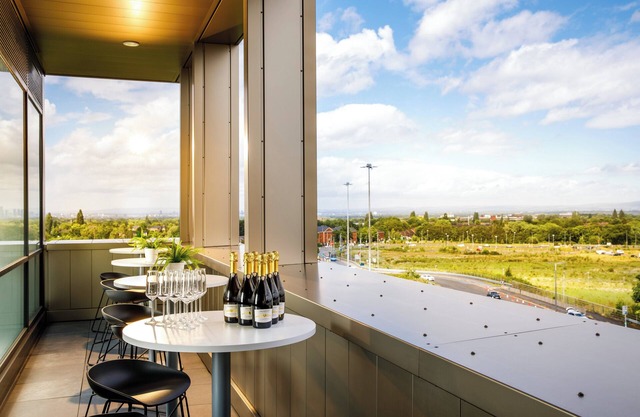 Holiday Inn Manchester Airport by IHG