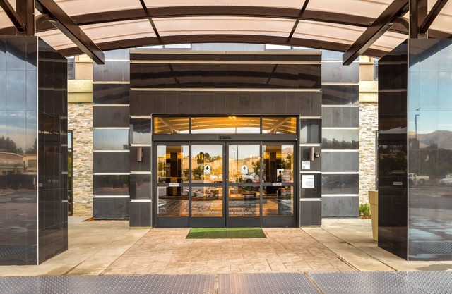 Holiday Inn & Suites Silicon Valley - Milpitas by IHG