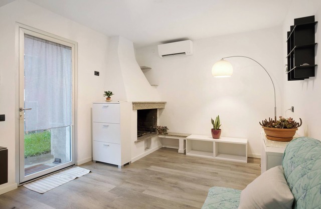 Holiday Home 'Gli Ulivi' with Private Garden, Wi-Fi and Air Conditioning