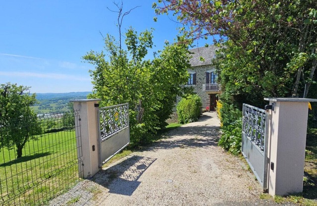 HOLIDAY RENTAL GITE 3 EPIS 10 PERS