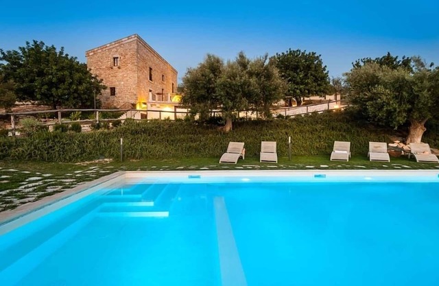 holiday vacation large villa rental italy, sicily, scicli, pool, WiFi, short term long term large villa to rent to let