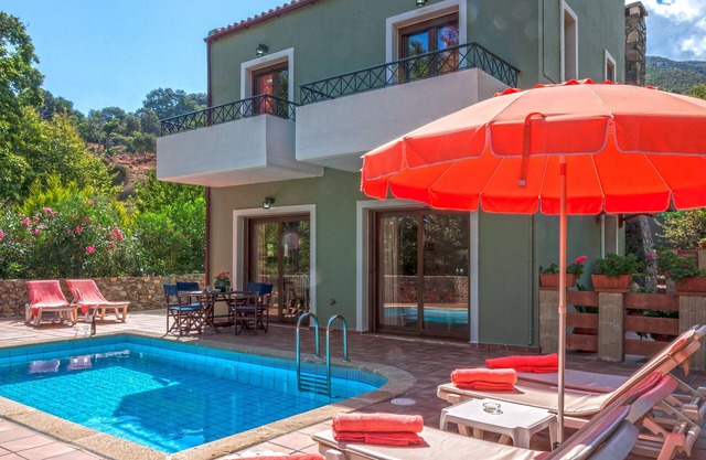 Holiday villa with private pool near Elafonissos