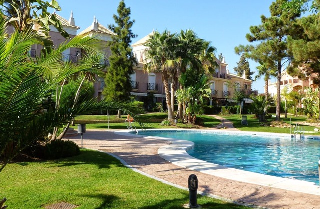 Holiday Villa With Shared Pool ,golf Nearby In Islantilla