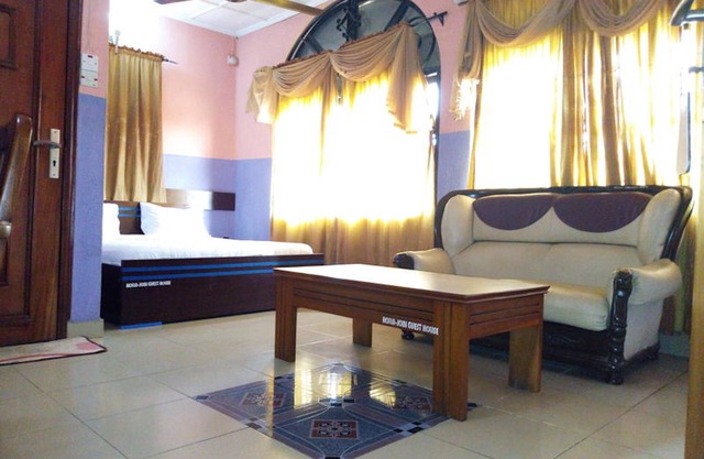 Holla-Jobi Guest House
