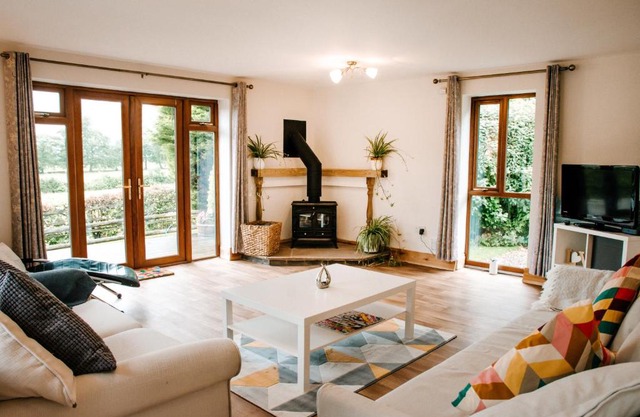 Holly Cottage, 2 bed house, sleeps 6