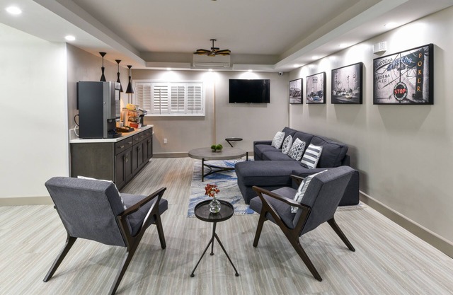 Hollywood Inn Suites Hotel