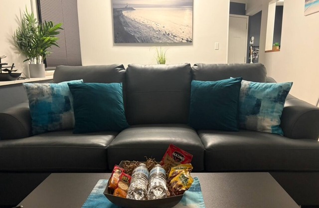 Home away from home charming 1bedroom apartment in lovely Medford with WiFi, AC