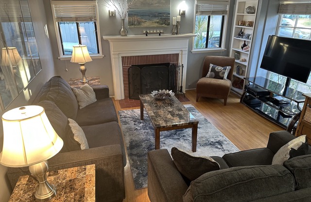 Home away from Home in trendy Long Beach neighborhood