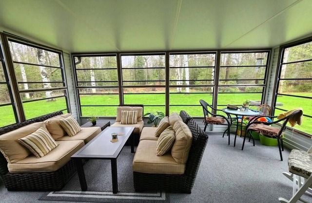 Home Away from Home (Point Clark)nClean and quiet Room for Rent!