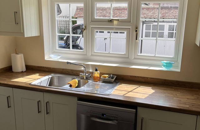 Home from home - classic country cottage with all amenities in peaceful village