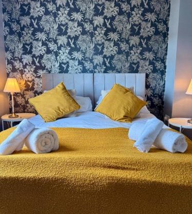 Home in between Bath and Bristol - Sleeps 9 guests