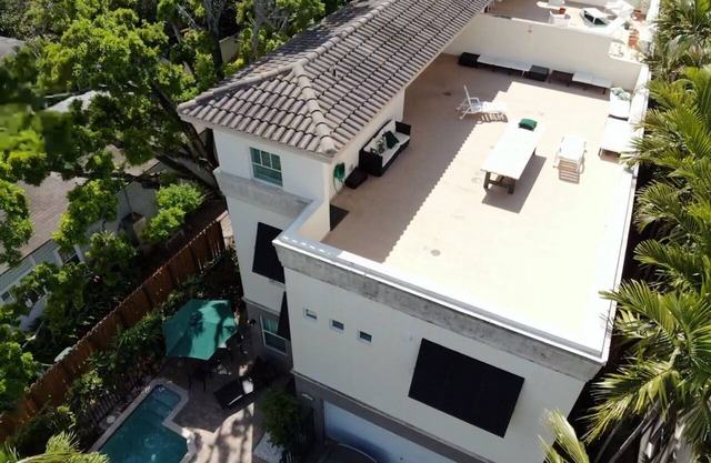 Home in Fort Lauderdale with POOL and ROOFTOP