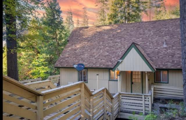 Home in Yosemite-Brookside Cottage-Sleeps 10
