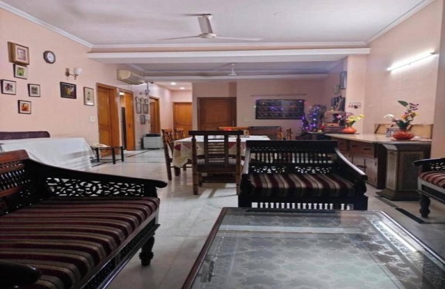 Home Stay Bed And Break Fast