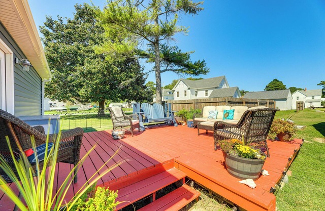 Home w/Fire Pit < 1 Mi to Willis Wharf Boat Ramp!