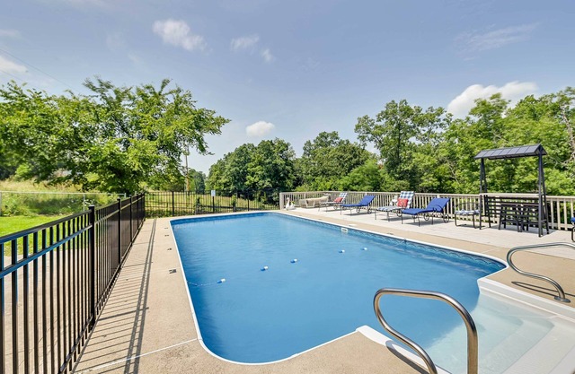 Home w/Private Pool - 15 miles to Ark Encounter!