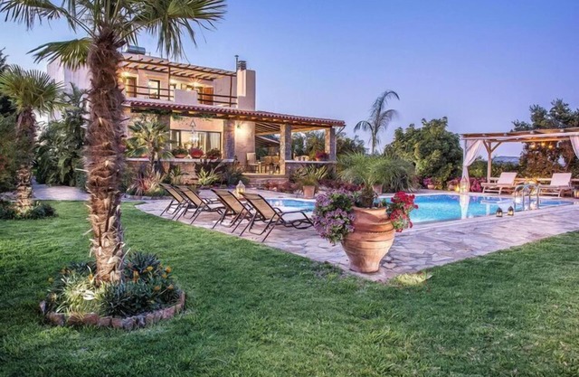 Home with Garden & Pool for All