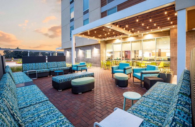 Home2 Suites by Hilton Houston IAH Airport Beltway 8