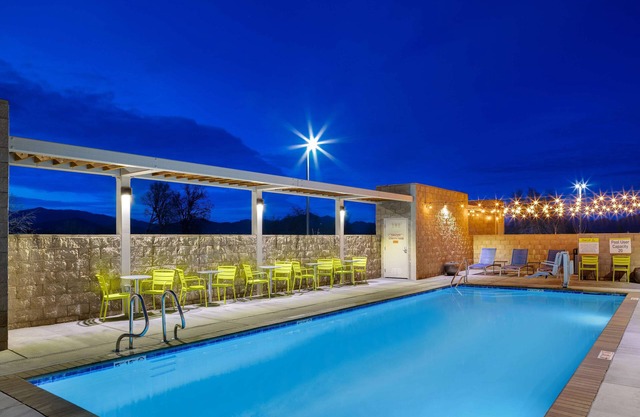 Home2 Suites By Hilton Redding