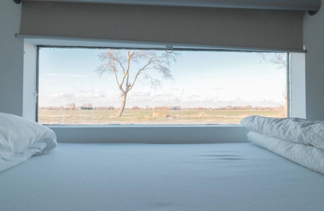 Homeboat Glamping Loft on the water
