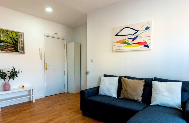 Homely 2 Bedroom Apartment in Barajas