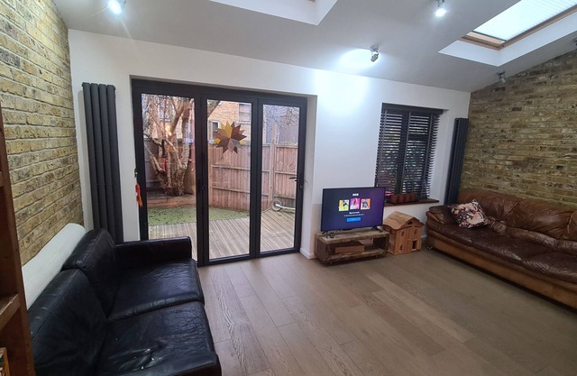 Homely and Spacious 3BD Home in Islington