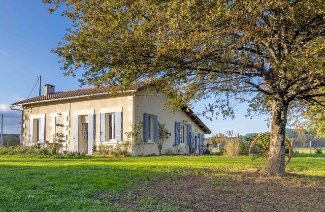 Homerez - Amazing house for 4 ppl. with garden at Saint-Aigulin