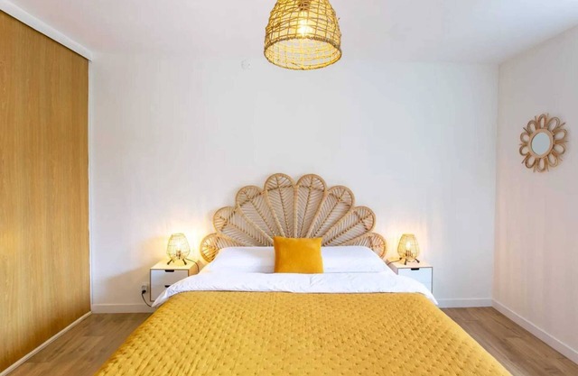 Homerez - Amiens Apartment with Parking