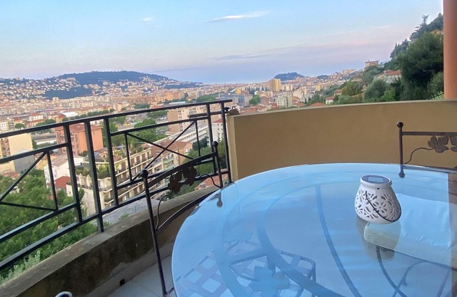 Homerez - Appartement 4 km away from the beach for 5 ppl. with sea view at Nice