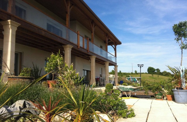 Homerez - Apt in Catonvielle w/pool
