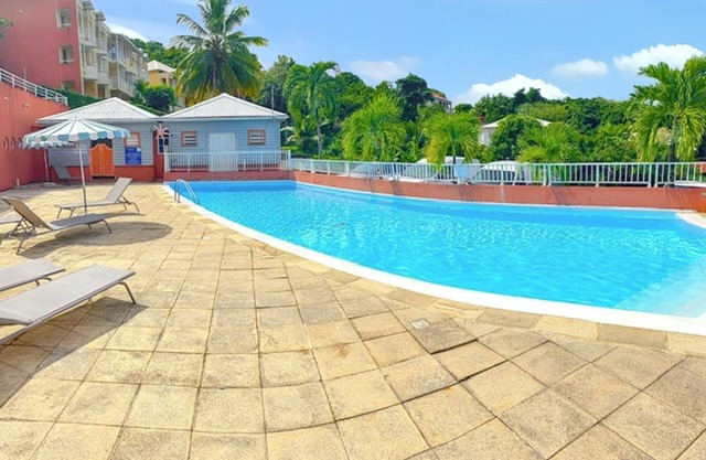 Homerez - Apt. in La Trinité with pool