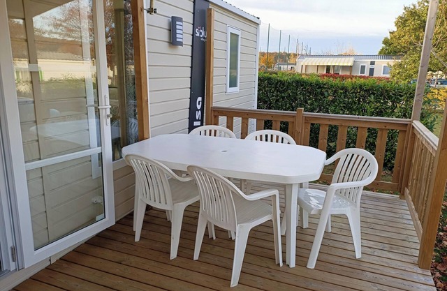 Homerez - Charming Bungalow in Onzain with Shared Pool