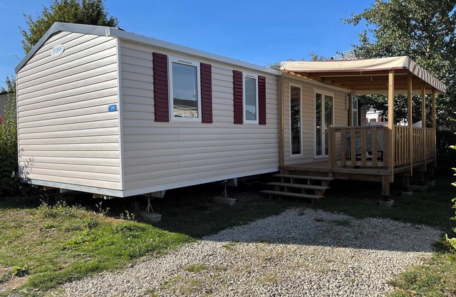 Homerez - Charming Bungalow in Onzain + Shared Pool