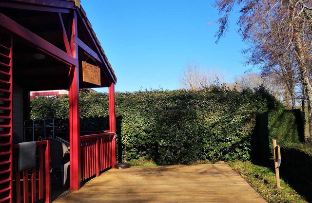 Homerez - Charming Chalet with Lake View