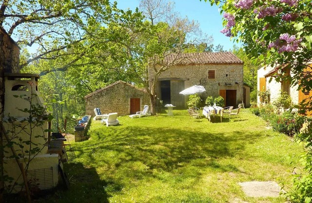 Homerez - Charming House in Les Junies with Garden View