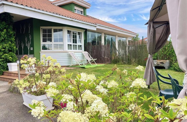 Homerez - Charming House in Bastian, Garden