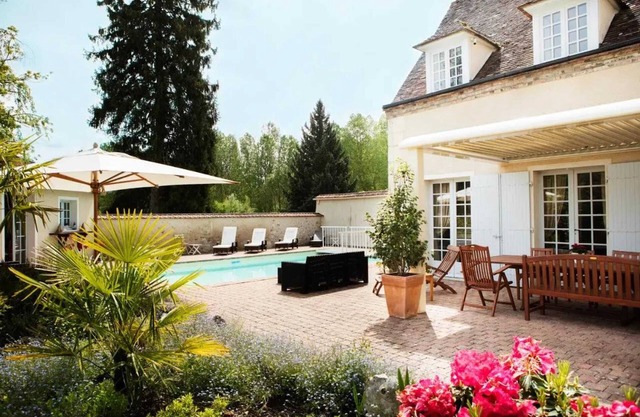 Homerez - Charming house in Houx with private pool