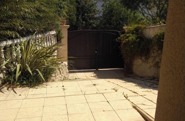 Homerez - Charming Studio in Marseille 15 m² with Shared Pool