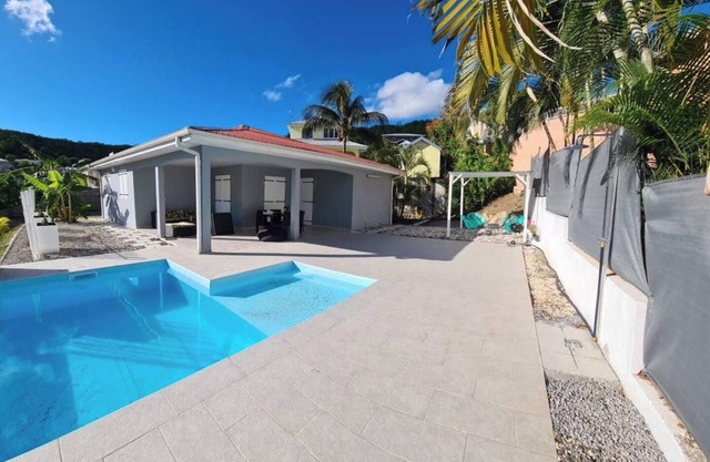 Homerez - Charming villa in Le Diamant with private pool