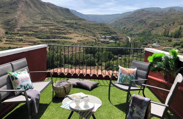 Homerez - Comfortable House in Viguera with Mountain View