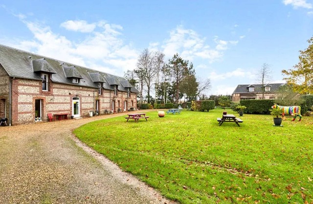 Homerez - Cozy House in Saint-Léonard, garden