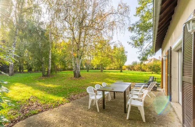 Homerez - Cozy House in Saints with Garden and Terrace