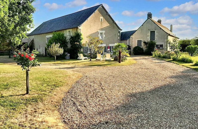 Homerez - Cozy studio in Thilouze of 55 m² with private garden
