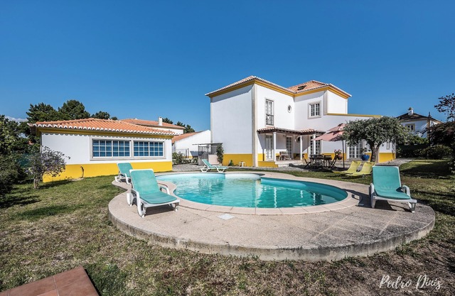 Homerez - Elegant Villa in Azeitão with Private Pool