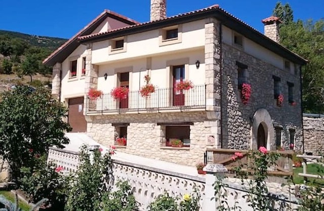 Homerez - House for 10 ppl. with garden and terrace at Merindad de Valdivielso